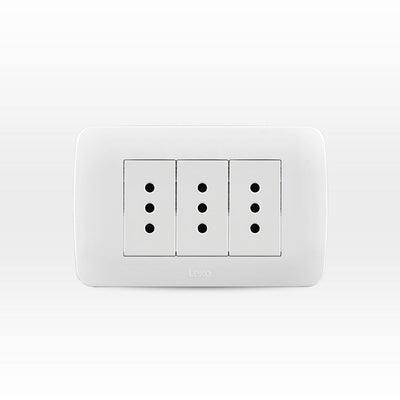 Toma corriente triple 10A 250V blanco armado