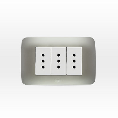 Toma corriente triple 10A 250V blanco/plata armado