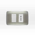 Interruptor simple 9/12 más toma corriente 10A 250V blanco/plata armado - Miniatura 1